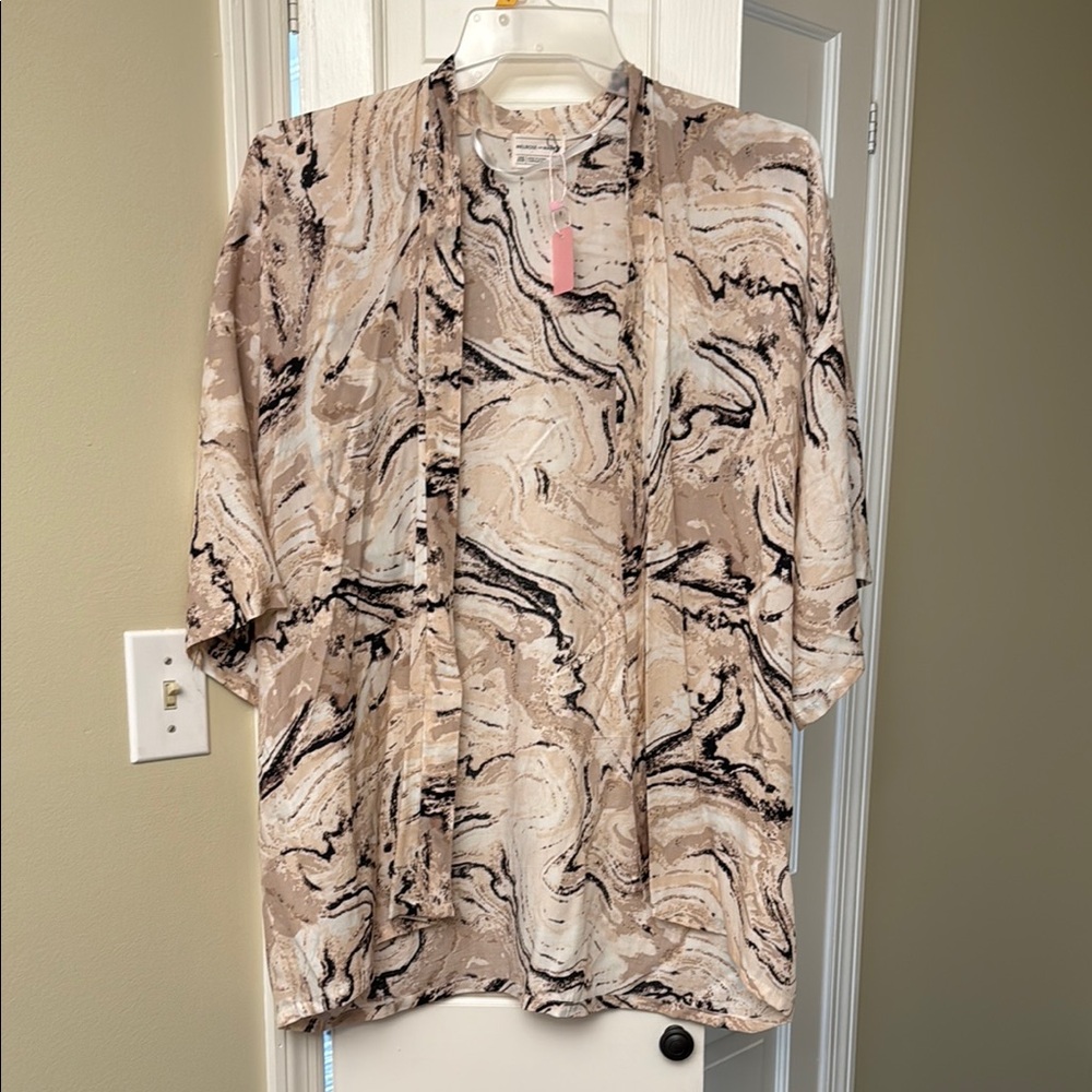 Melrose and Market Marble Print Kimono Top - Beige and Black